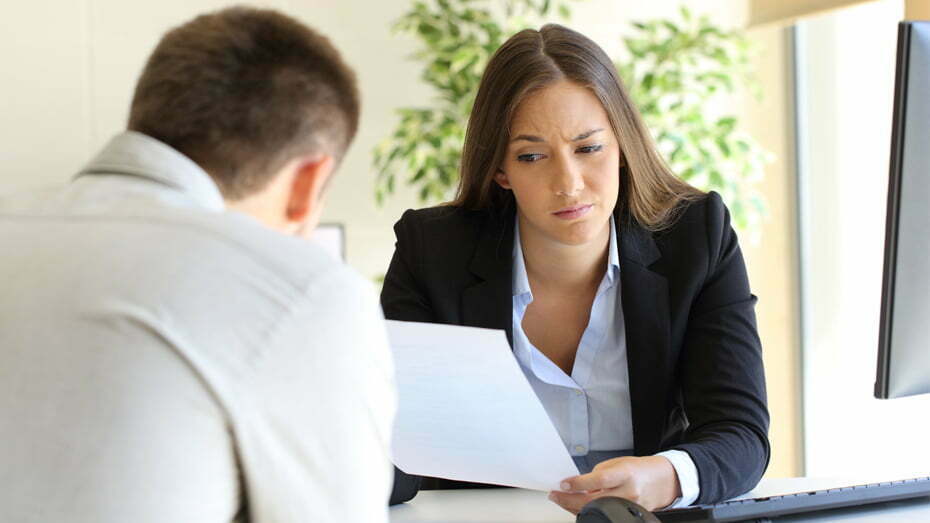 Faltar na entrevista de emprego é extremamente mal visto no mundo corporativo.